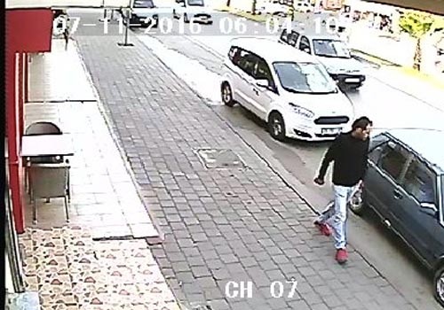 Adana'da uyuşturucu bağımlısı çalışır durumda bırakılan aracı çaldı