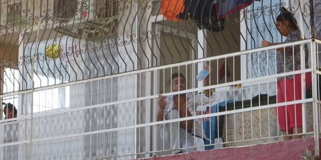 Uyuşturucu krizine girdi, ailesini rehin aldı
