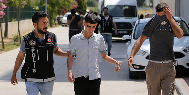 Adana’da uyuşturucu satıcılarına baskın! Kilolarca ele geçirildi