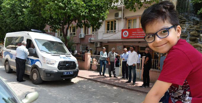 Adana'da üzerine dolap düştü denilen çocuğu ağabeyi vurdu