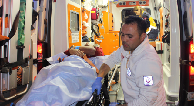 Adana'da 'yan bakma' kavgası kanlı bitti: 2 yaralı