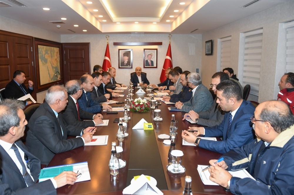 Adana’da yapılacak yardımlar değerlendirildi 