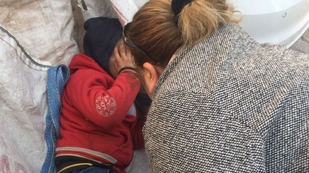 Adana'da yaşıtları okula gitti, o atık kağıt toplarken uyuyakaldı