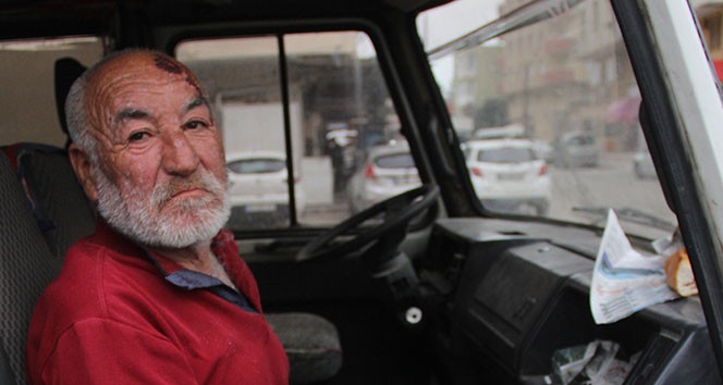 Adana'da yaşlı adamın minibüste yaşam mücadelesi