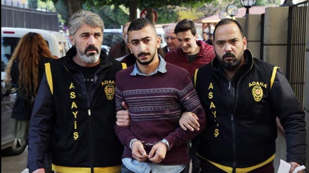 Adana'da yollarını kaybeden iki kişi gasp edildi