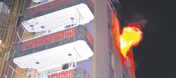 Adana'da yurt alev alev yandı