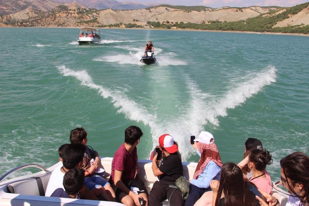 Adana’dan gelen öğrenciler, Tunceli’yi gezdi 