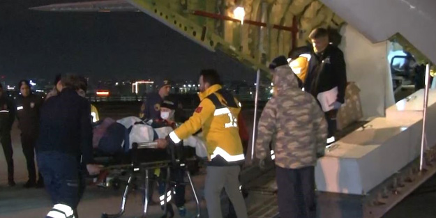 Adana’dan yaralı depremzedeler askeri ambulans uçakla İstanbul’a taşındı