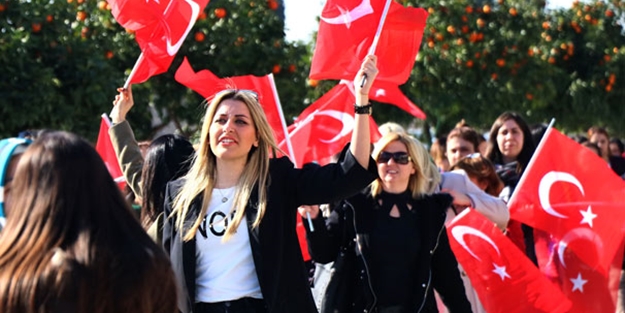 Adanalı kadınlar askerlik şubesine koştu