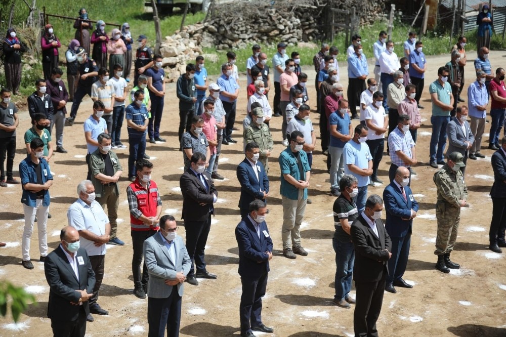 Adanalı şehide sosyal mesafeli tören 