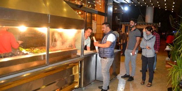 Adanalılar kebapçı ve şırdancılara akın etti