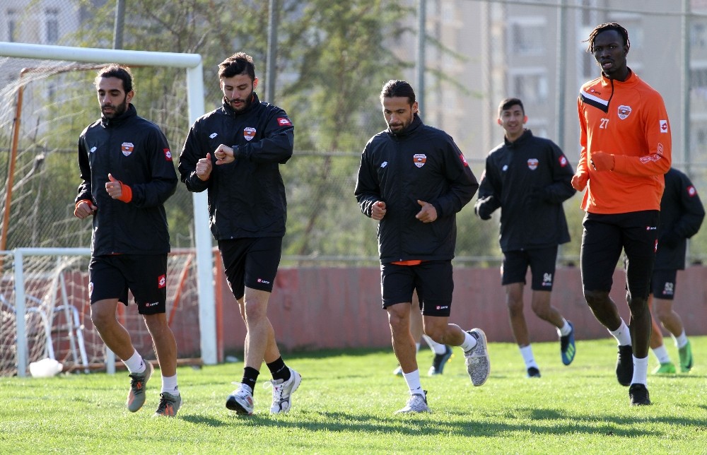 Adanaspor’da Erzurumspor maçı hazırlıkları başladı 