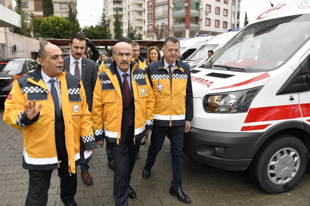 Adana’ya 9 ambulans 