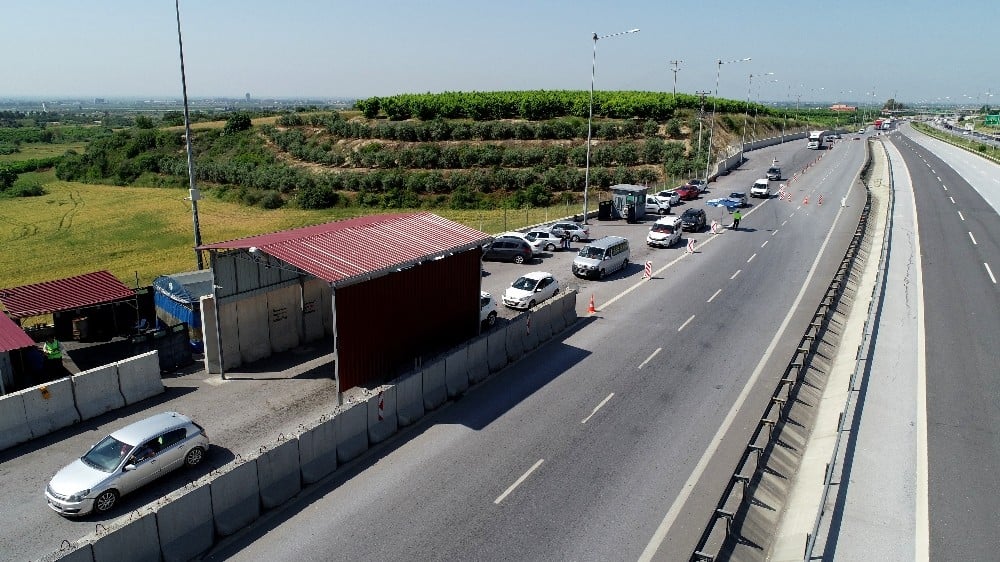 Adana’ya giren bütün araçlar tek tek incelendi 