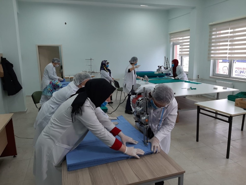 Adapazarı Halk Eğitim Merkezi maske üretimine başladı 