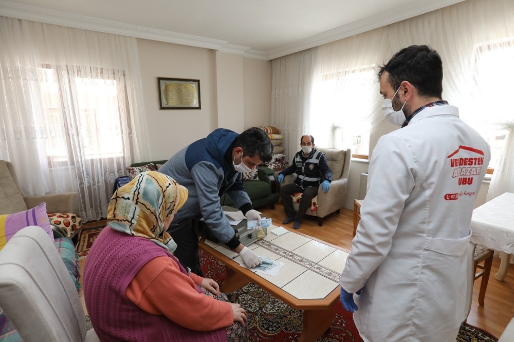 Adapazarı vefa destek grubu vatandaşların ihtiyaçları için seferber oldu 
