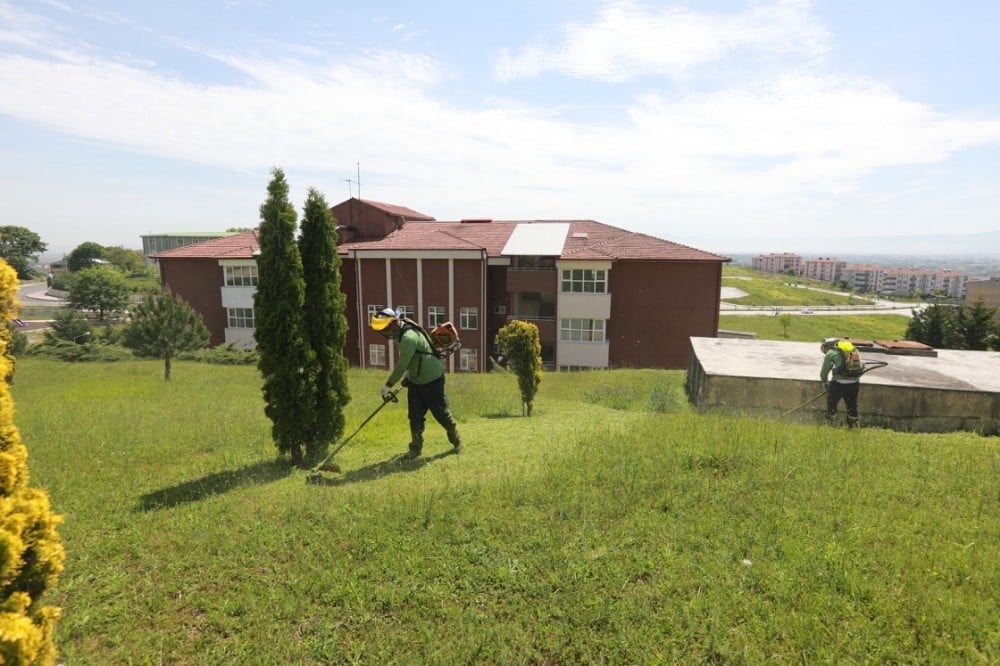 Adapazarı’nda bulunan parklar çocuklar için hazırlanıyor 