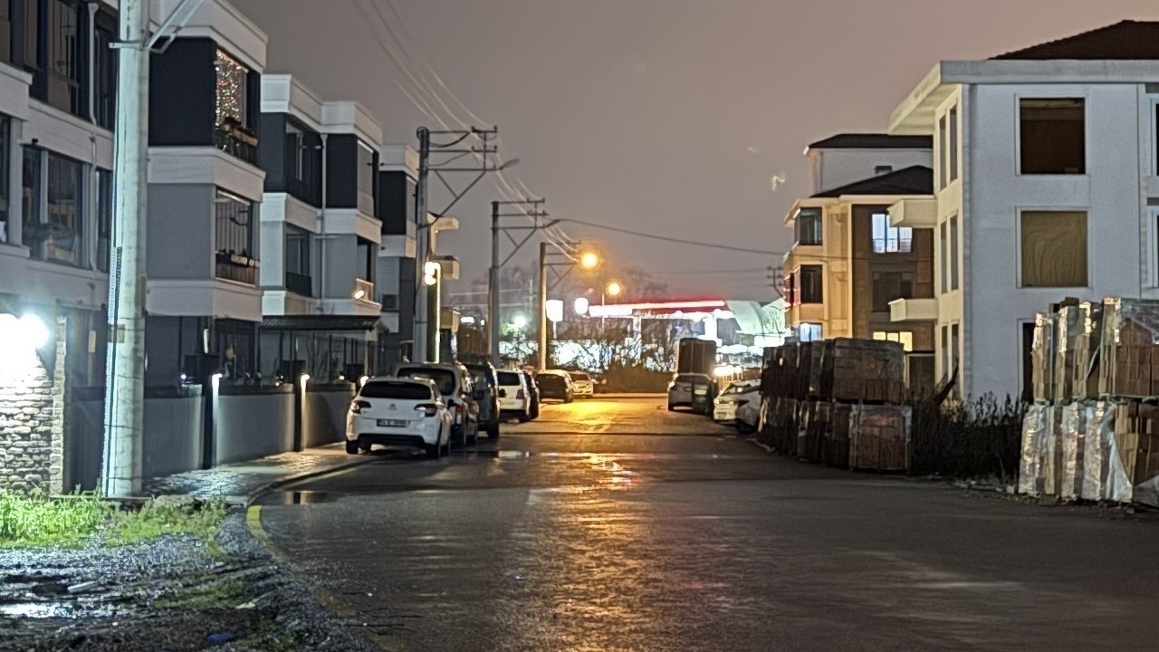 Adapazarı’nda eski kayınpederini öldürüp bacanağını yaralayan polis memuru tutuklandı
