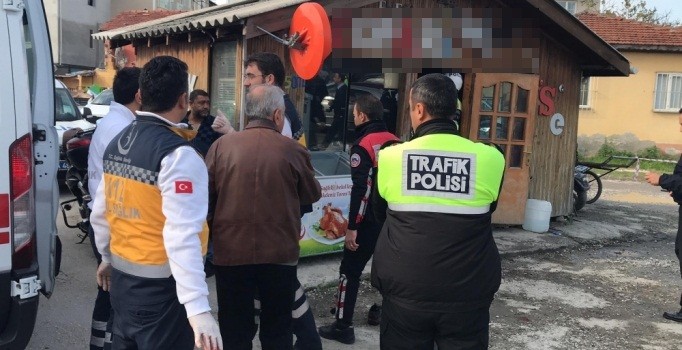 Adapazarı'nda gençlerin kavgasına babaları da karıştı: 1'i ağır 4 yaralı