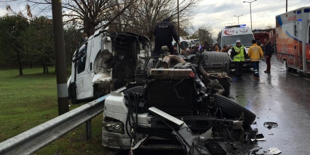 Adapazarı'nda zincirleme kaza: 30 yaralı