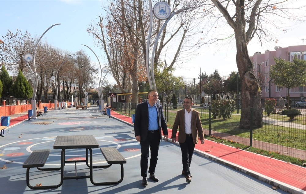 Adapazarı’nın 39 mahallesinde çocuk ve spor parkları tamamlandı 