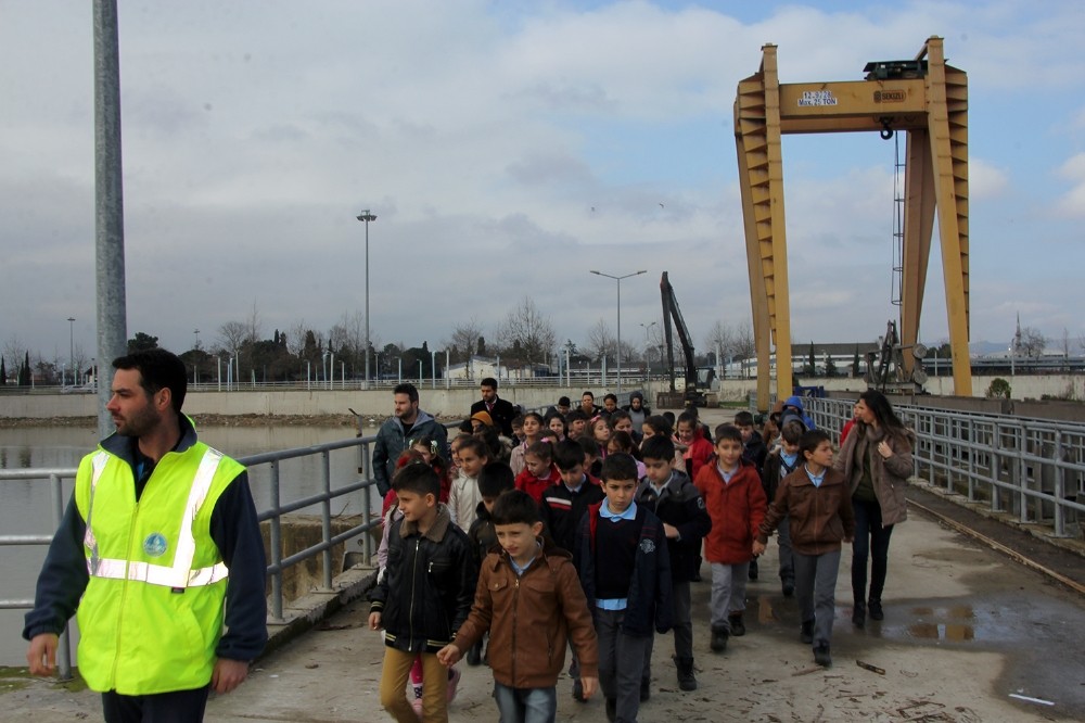 ADASU HES nehrini temizliyor 