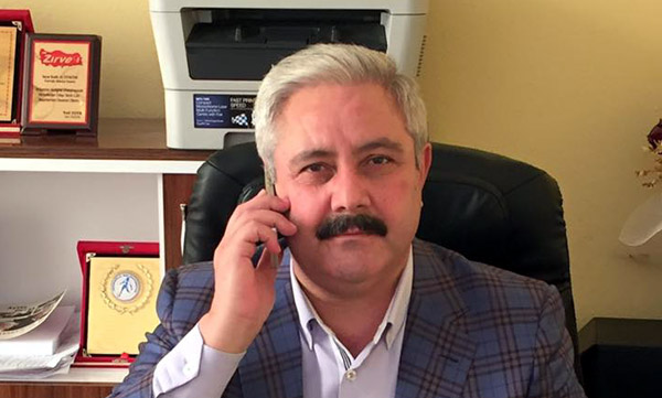 Adaylığı düşürülünce eşini aday yaptı