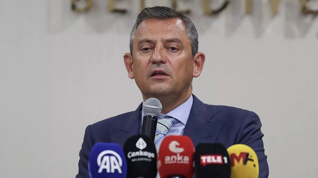 Adaylık meselesi Arap saçına döndü! Özgür Özel’den Mansur Yavaş’a adaylık çıkışı: "Saygılı olmalı"