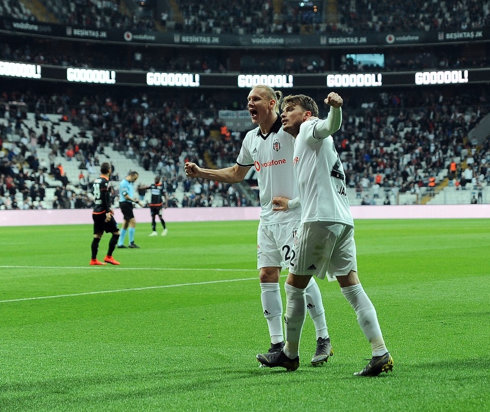 Adem Ljajic yine attı! 