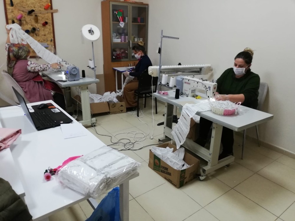 ADEM’de üretilen 2 bin maske vatandaşlara ücretsiz dağıtılıyor 