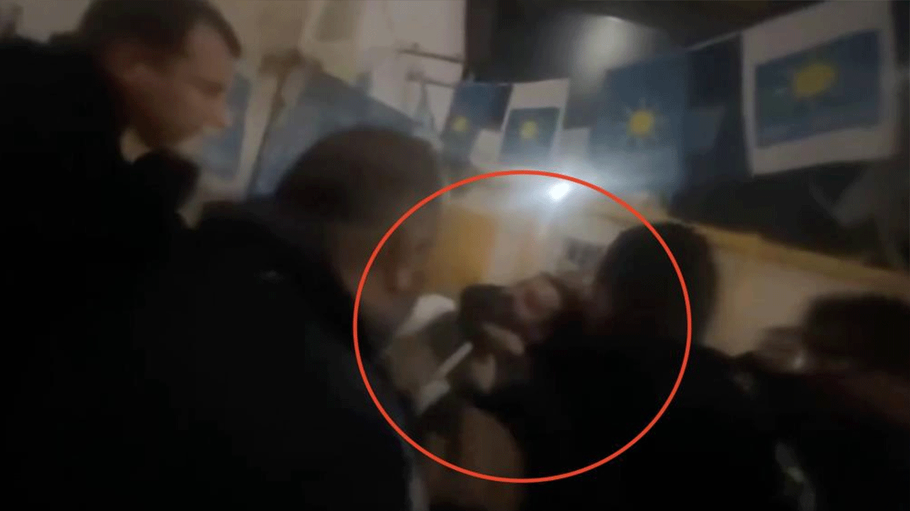 Adeta CHP’lilerle yarışıyorlar! Müsavat’ın adamlarından gazetecilere dayak