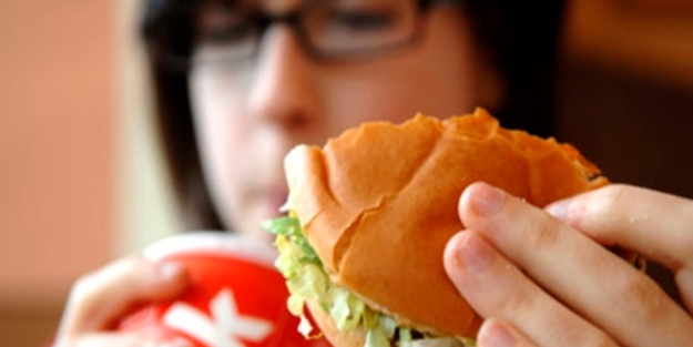 Adeta davetiye çıkarıyor Fast Food’da büyük tehlike
