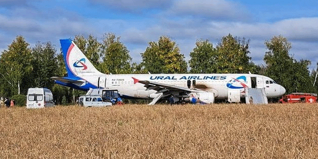 Adeta ölümden döndüler! Uçağın indiği yer şaşkına çevirdi