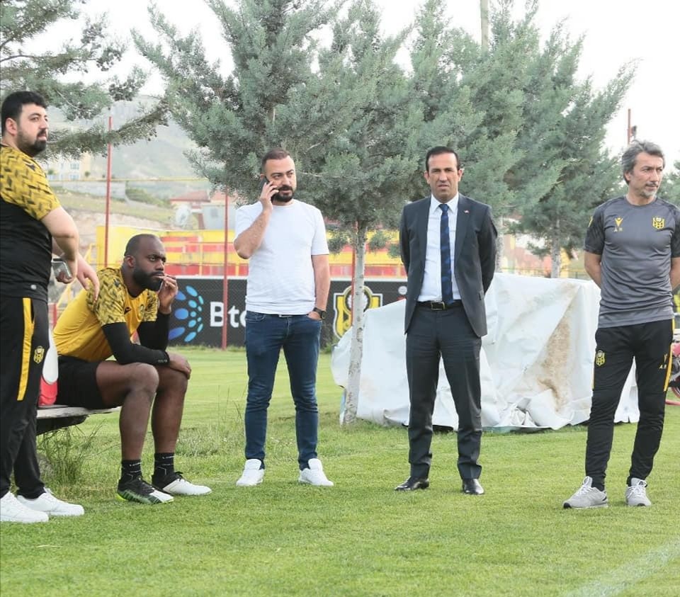 Adil Gevrek: 
