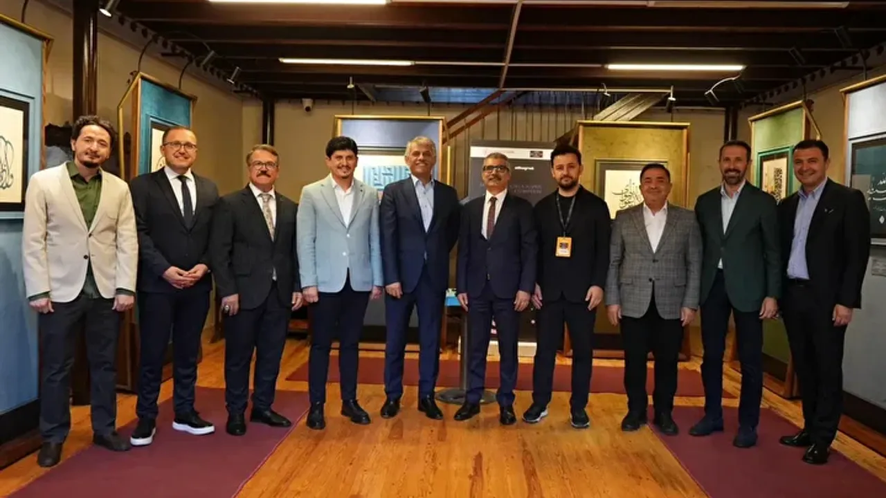 “Âdil-i Mutlak” hat sergisi açıldı