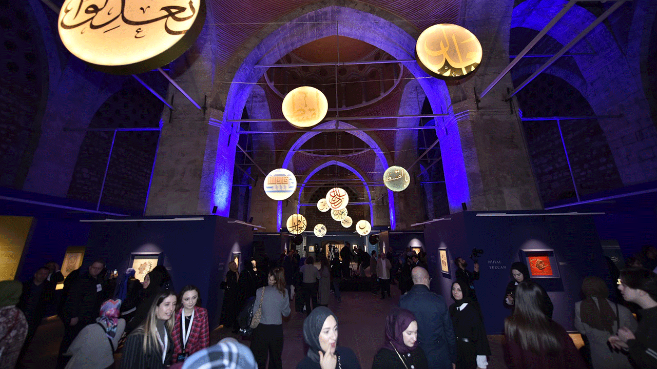 Âdil-i mutlak hat ve tezhip eserleri sergisi ziyaretçilerden tam not aldı