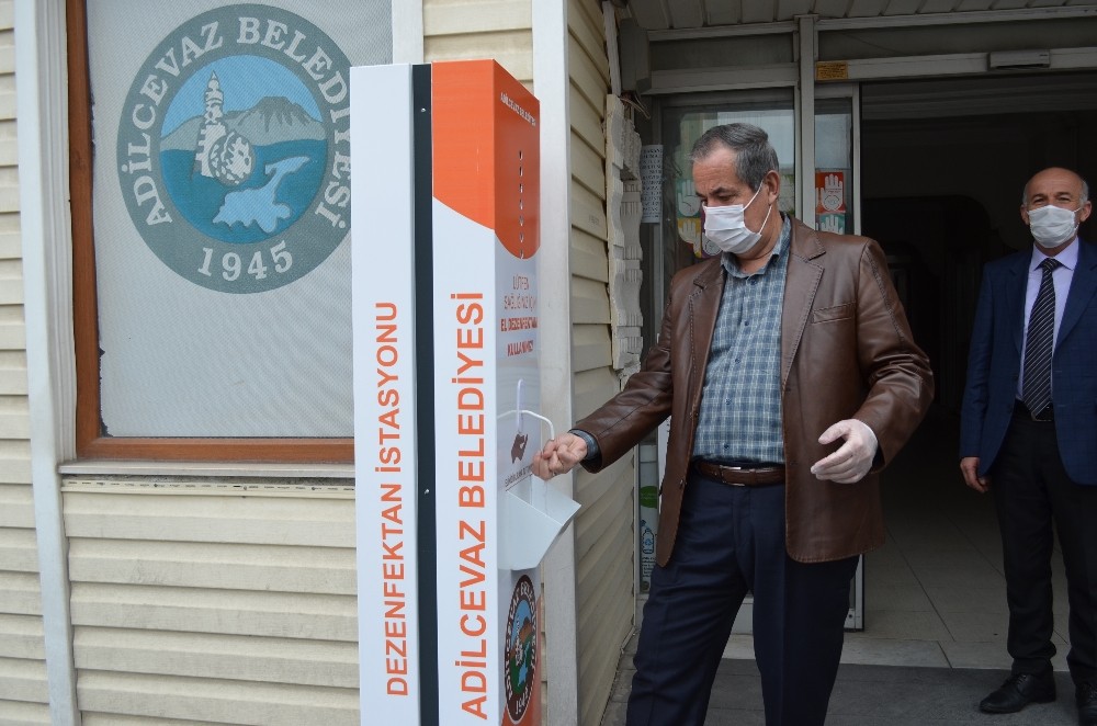 Adilcevaz Belediyesinden el dezenfekte istasyonu 