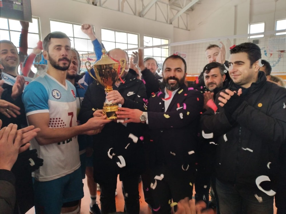 Adilcevaz GKY Türşat Spor Kulübü grubunu lider tamamladı 