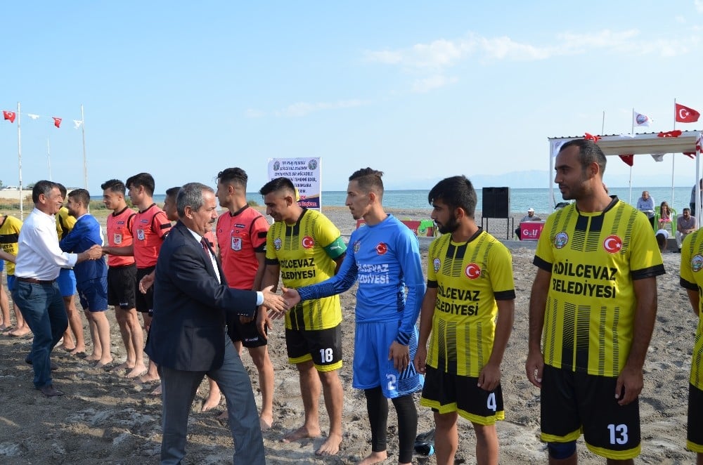 Adilcevaz’da plaj futbolu heyecanı başladı 