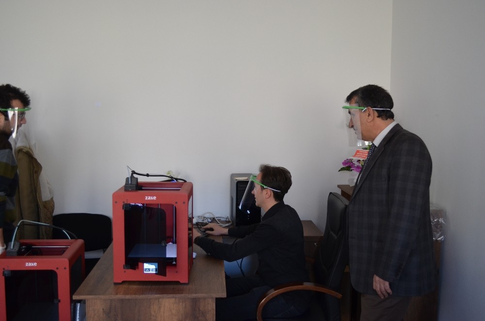 Adilcevaz’da siperlik maske üretimi 