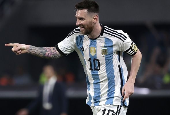 Adım adım zirveye! Messi tarihe geçti