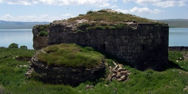 Adır Adası eşsiz dokusuyla büyülüyor