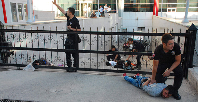 Adıyaman Adliyesi’nde kavga çıktı: 4 yaralı