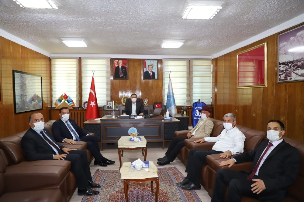 Adıyaman ailesinden Vali Akbıyık’a ziyaret 