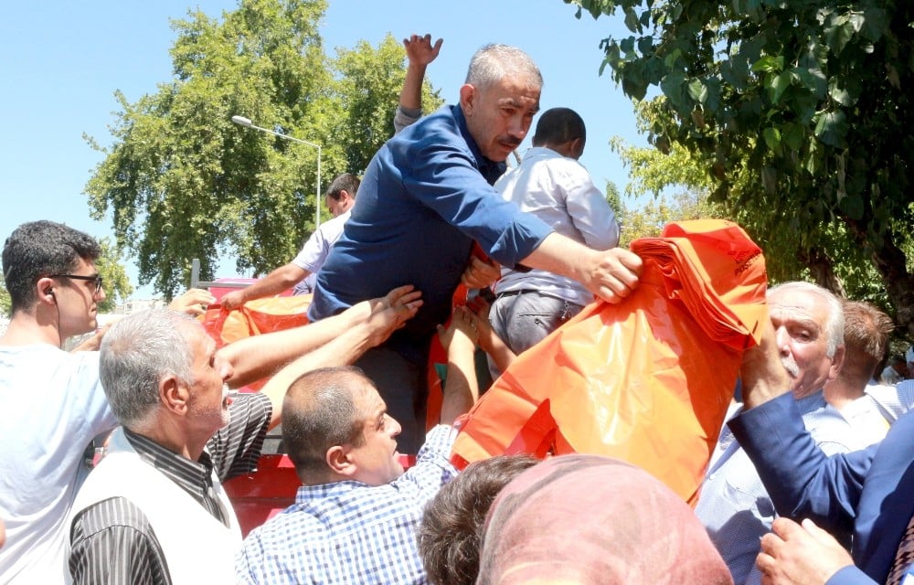 Adıyaman Belediyesi 56 bin adet kurban poşeti dağıttı 