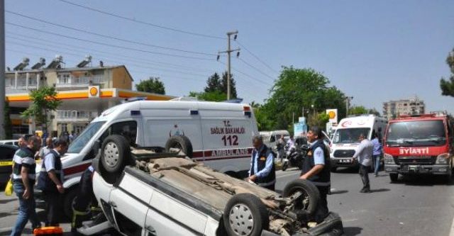 Otomobil ağaca çarptı: 4 yaralı