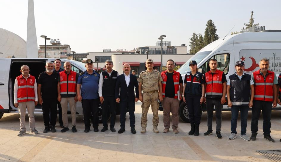 Adıyaman Valisi, mobil göç noktası araçlarını inceledi