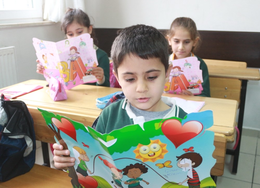 Adıyaman’da 154 bin 43 öğrenci karne sevinci yaşadı 