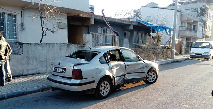 Adıyaman’da 2 otomobil çarpıştı: 6 kişi yaralı