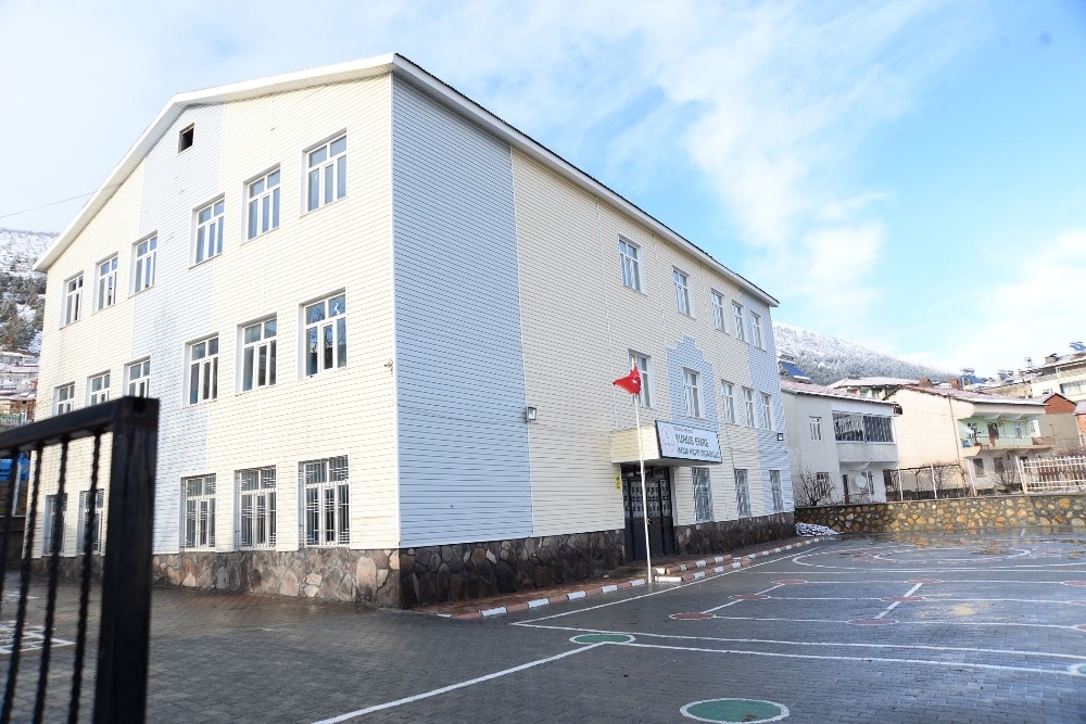 Adıyaman’da, 3 okul deprem riskine karşı tahliye edildi 